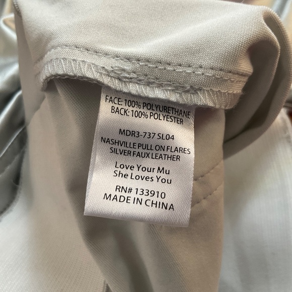 Show Me Your Mumu Silver Nashville Pull On Flares Faux Leather Size Medium - Picture 10 of 13